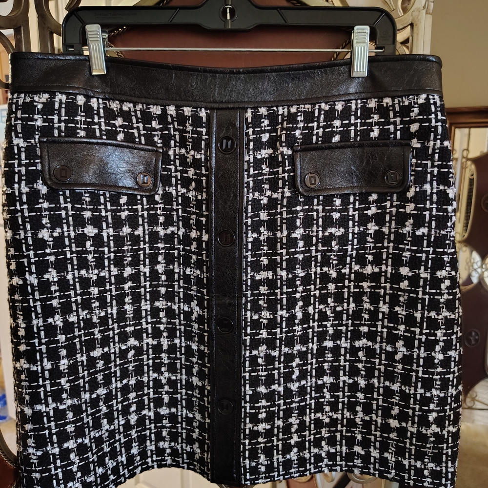 Chic Black and White Tweed Skirt